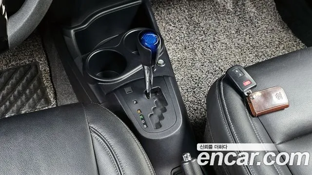 Toyota Prius 2018 — фото 9