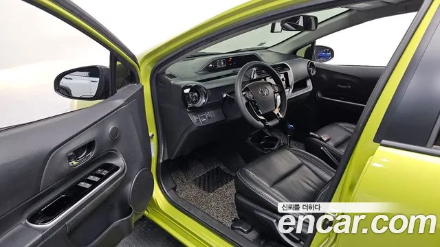 Toyota Prius 2018 — фото 10