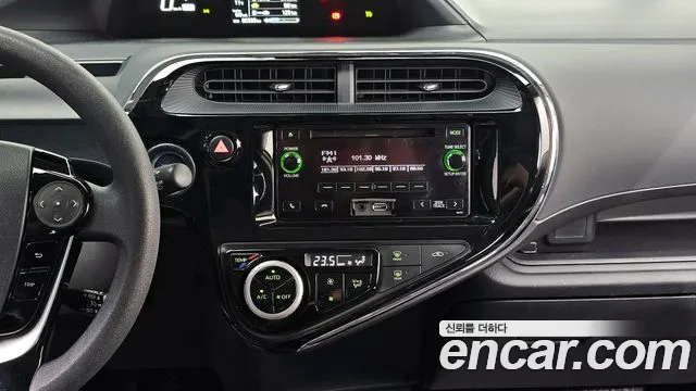 Toyota Prius 2018 — фото 13