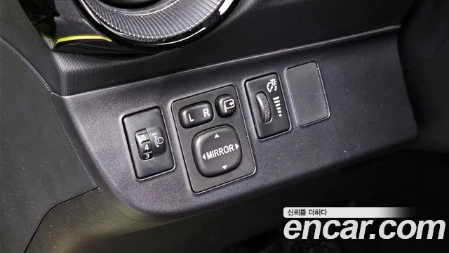 Toyota Prius 2018 — фото 15
