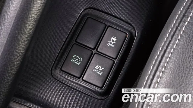 Toyota Prius 2018 — фото 16