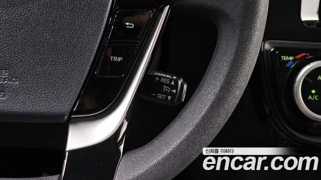 Toyota Prius 2018 — фото 20