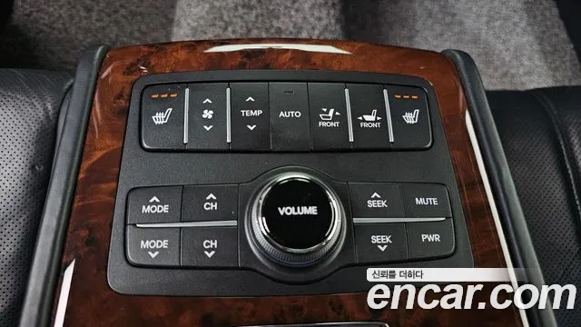 Hyundai Equus 2010 — фото 20
