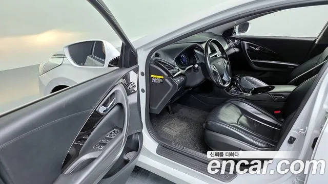 Hyundai Grandeur 2017 — фото 13