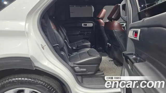 Ford Explorer 2022 — фото 18