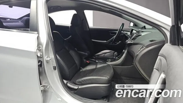 Hyundai AVANTE 2015 — фото 10