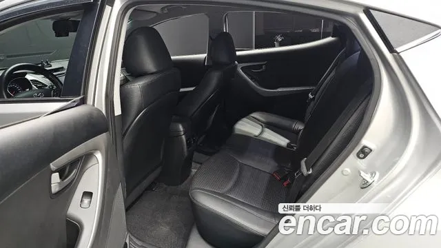 Hyundai AVANTE 2015 — фото 12