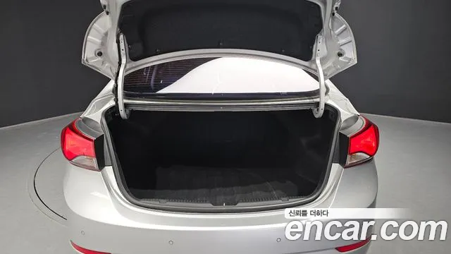 Hyundai AVANTE 2015 — фото 20