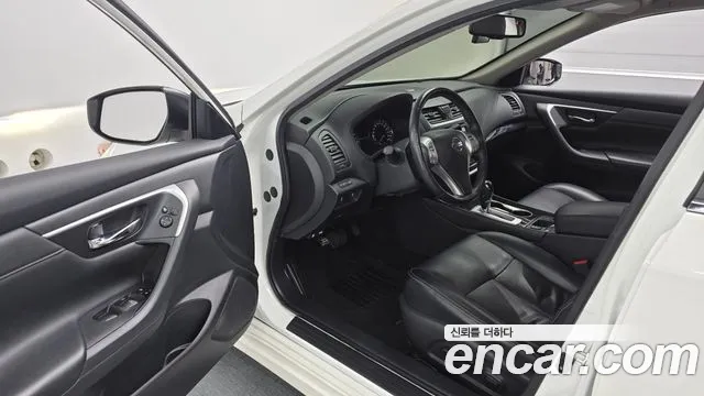 Nissan Altima 2017 — фото 10