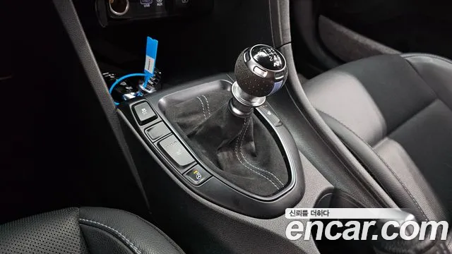 Hyundai Veloster 2019 — фото 9