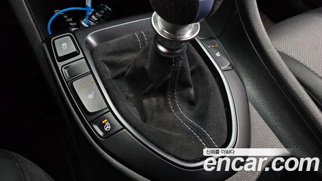Hyundai Veloster 2019 — фото 19