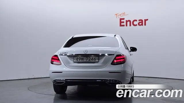 Mercedes-Benz E-Class 2017 — фото 4