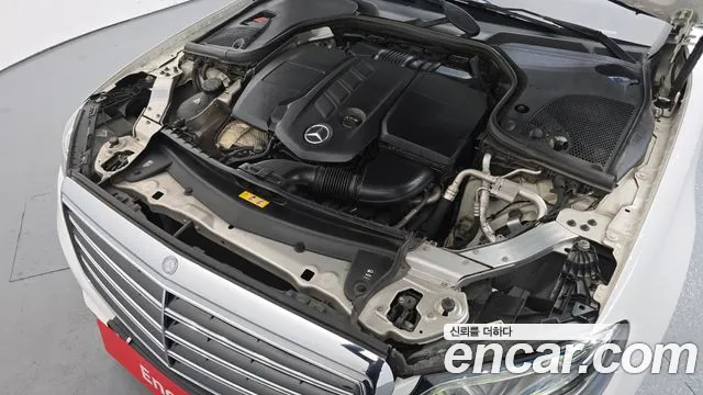 Mercedes-Benz E-Class 2017 — фото 6