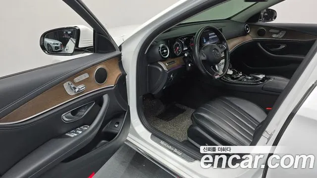 Mercedes-Benz E-Class 2017 — фото 10