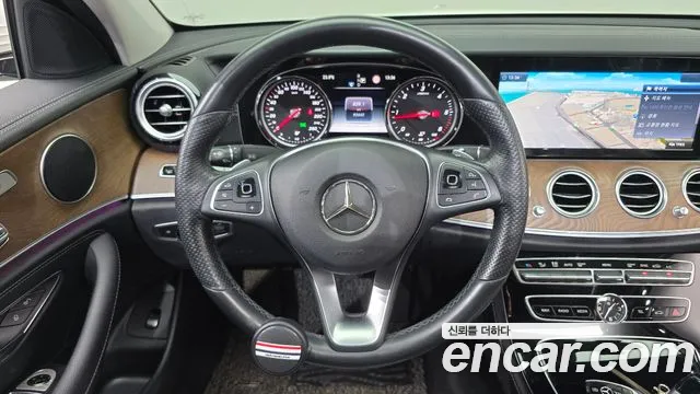 Mercedes-Benz E-Class 2017 — фото 12