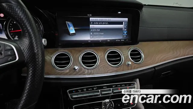 Mercedes-Benz E-Class 2017 — фото 13