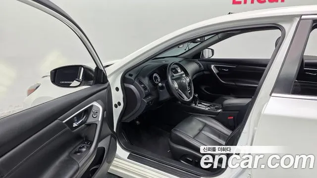 Nissan Altima 2017 — фото 10