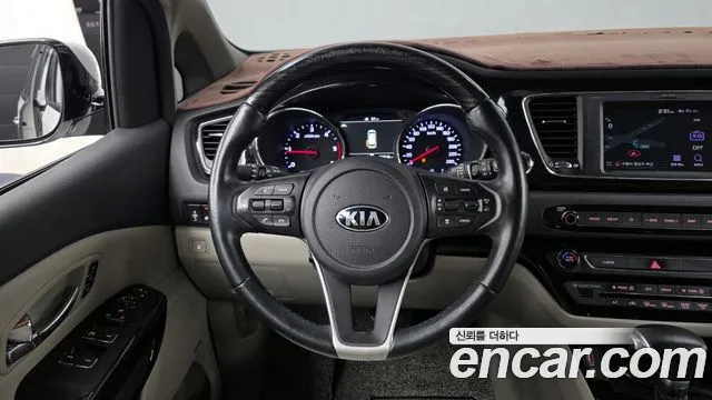Kia Canival 2019 — фото 18