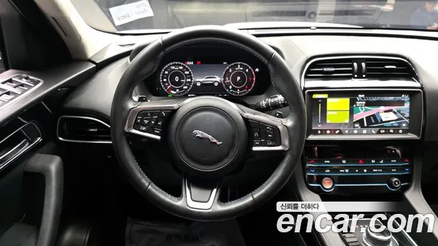 Jaguar F-PACE 2019 — фото 19