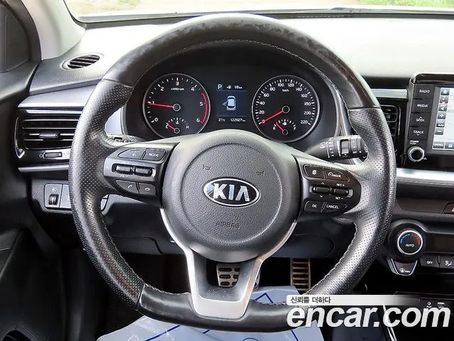 Kia Stonic 2018 — фото 7