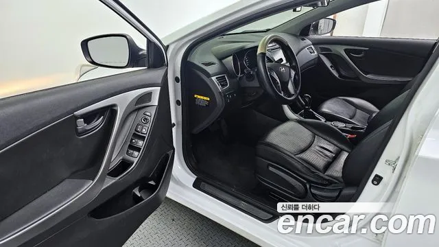 Hyundai AVANTE 2014 — фото 10