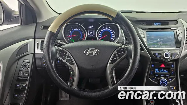 Hyundai AVANTE 2014 — фото 15