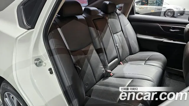 Nissan Altima 2017 — фото 12