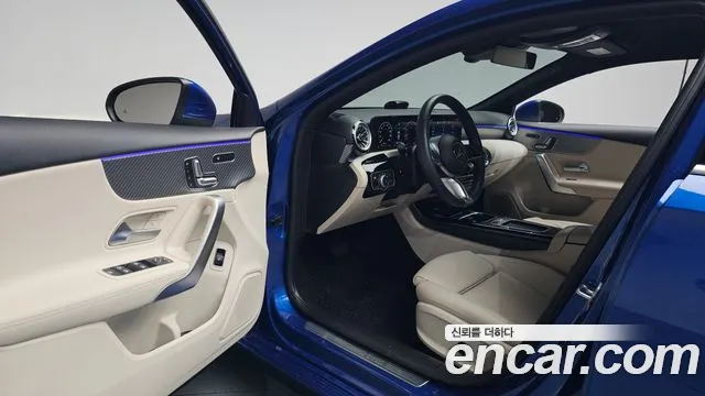 Mercedes-Benz A-Class 2024 — фото 12