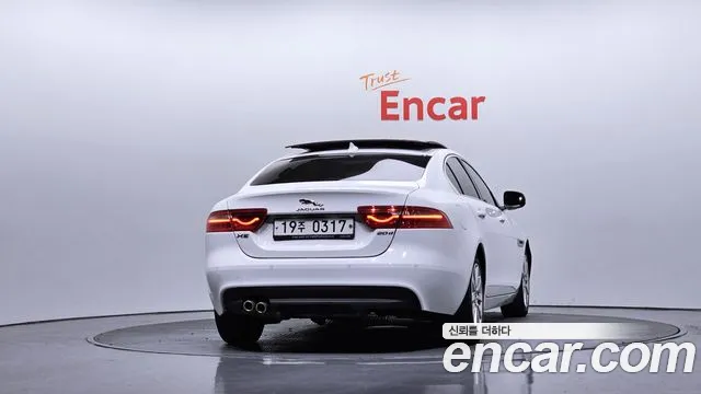 Jaguar XE 2016 — фото 4