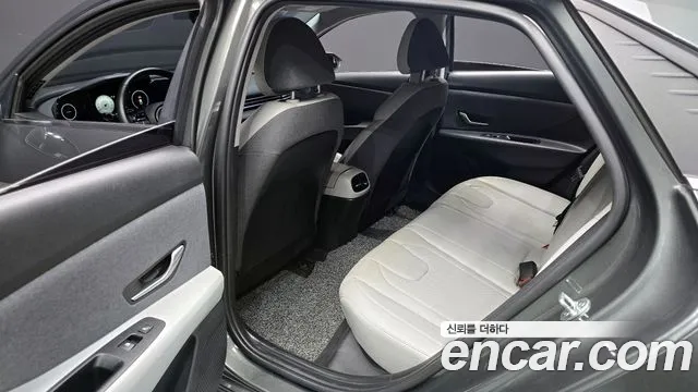 Hyundai AVANTE 2021 — фото 18