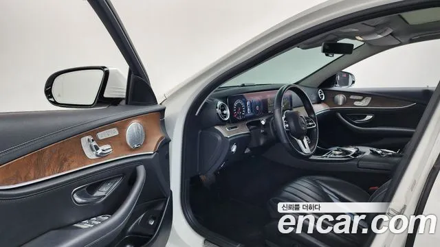 Mercedes-Benz E-Class 2019 — фото 13