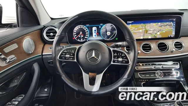 Mercedes-Benz E-Class 2019 — фото 19