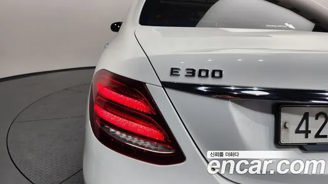 Mercedes-Benz E-Class 2019 — фото 9
