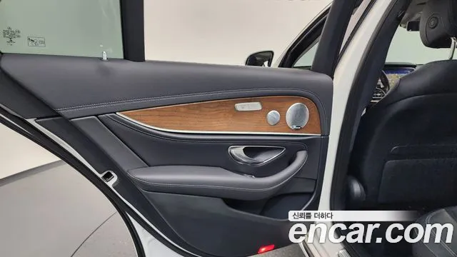 Mercedes-Benz E-Class 2019 — фото 15