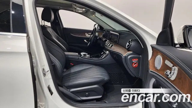 Mercedes-Benz E-Class 2019 — фото 16