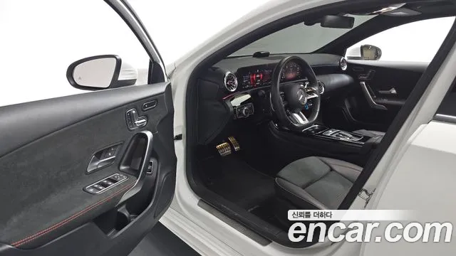 Mercedes-Benz A-Class 2024 — фото 12