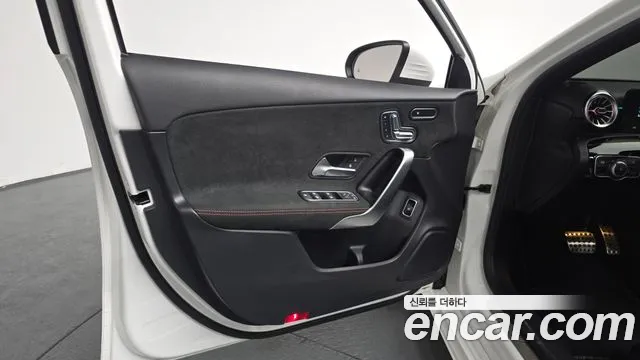 Mercedes-Benz A-Class 2024 — фото 13