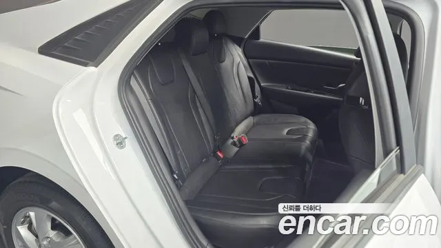 Hyundai AVANTE 2021 — фото 16