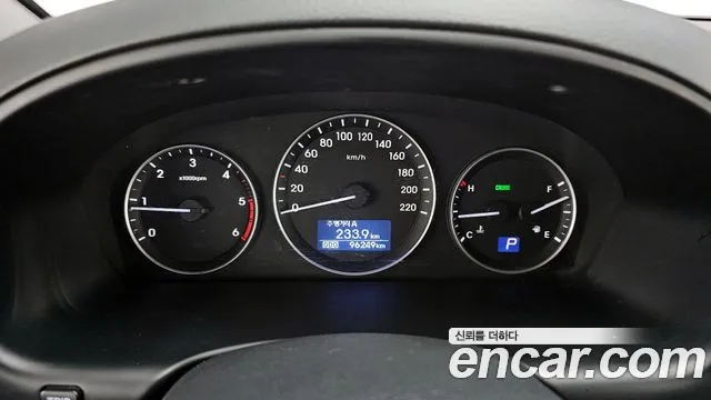 Hyundai Starex 2021 — фото 8