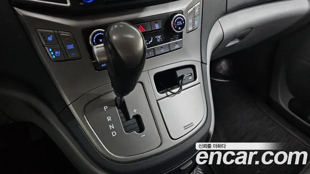 Hyundai Starex 2021 — фото 9