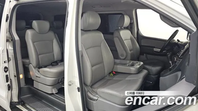 Hyundai Starex 2021 — фото 16