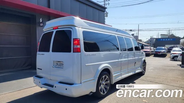 Chevrolet Express Van 2017 — фото 2