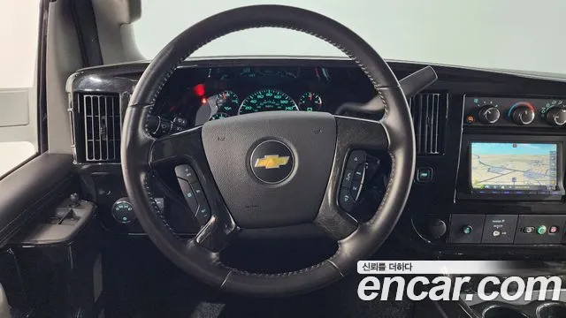 Chevrolet Express Van 2017 — фото 13