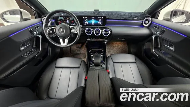 Mercedes-Benz A-Class 2023 — фото 7