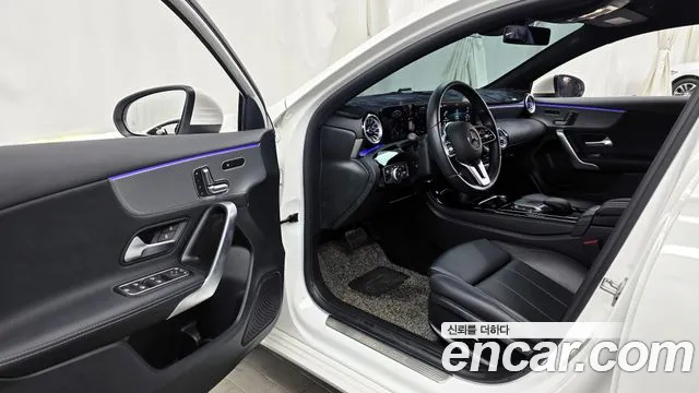 Mercedes-Benz A-Class 2023 — фото 10
