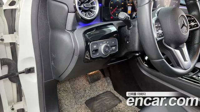 Mercedes-Benz A-Class 2023 — фото 17