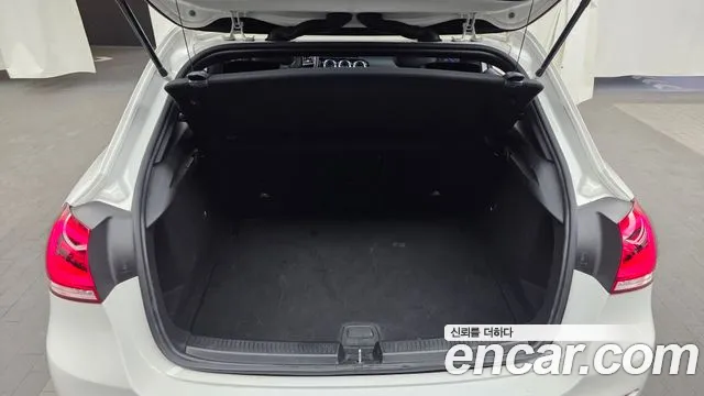 Mercedes-Benz A-Class 2023 — фото 20