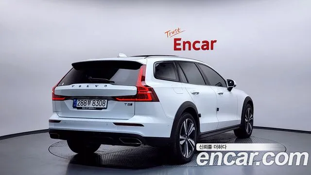 Volvo V60 2020 — фото 2