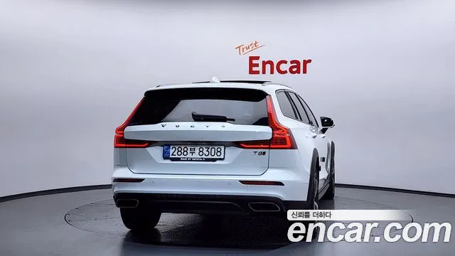 Volvo V60 2020 — фото 4