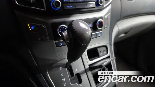 Hyundai Starex 2016 — фото 9